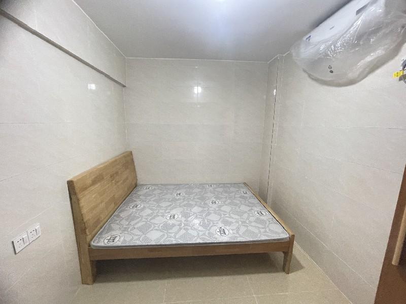 大晚居委会出租房卧室