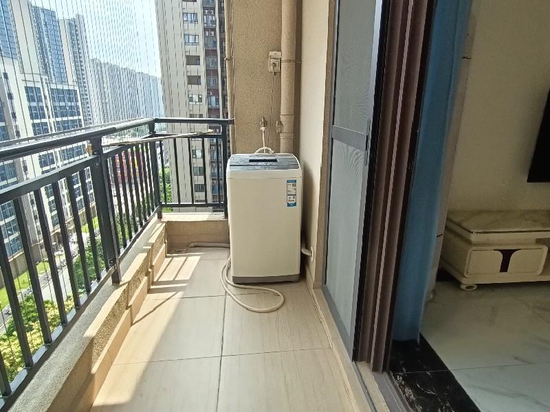 碧桂园蔚蓝苑出租房阳台