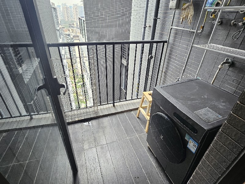 华侨城天鹅湖出租房阳台
