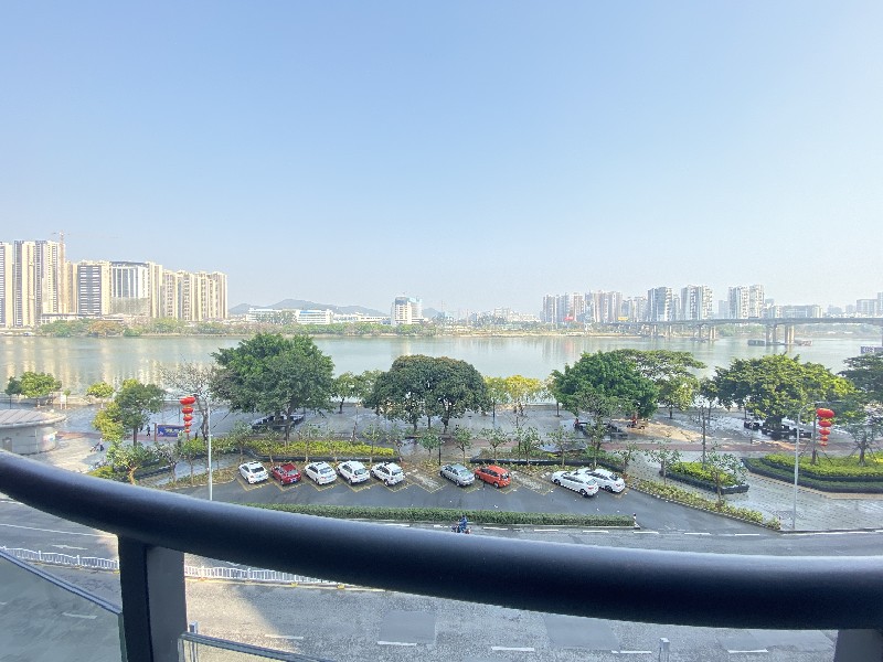 凯蓝滨江出租房露台