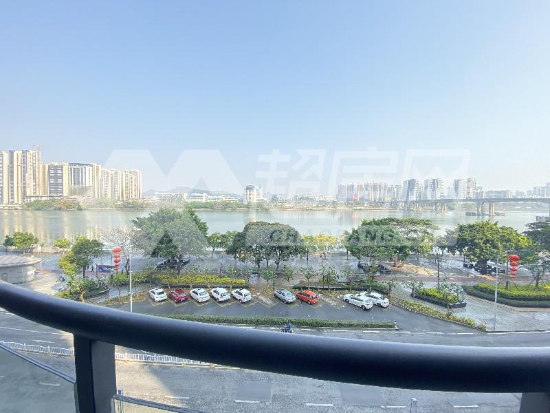 凯蓝滨江出租房露台