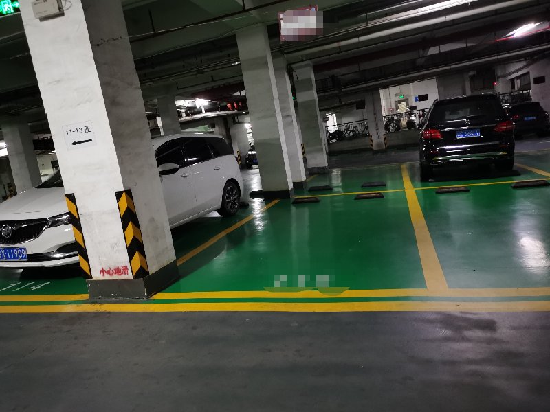 西山上筑出租房客厅