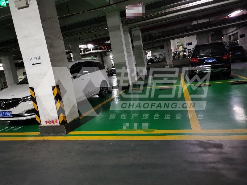 西山上筑出租房客厅