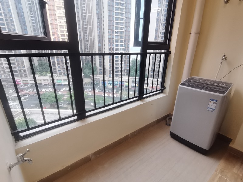 碧桂园银涛苑出租房阳台
