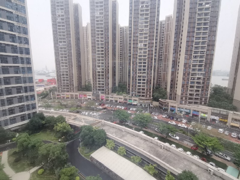碧桂园银涛苑出租房露台