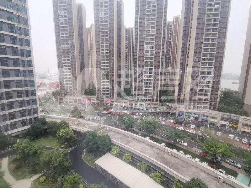 碧桂园银涛苑出租房露台
