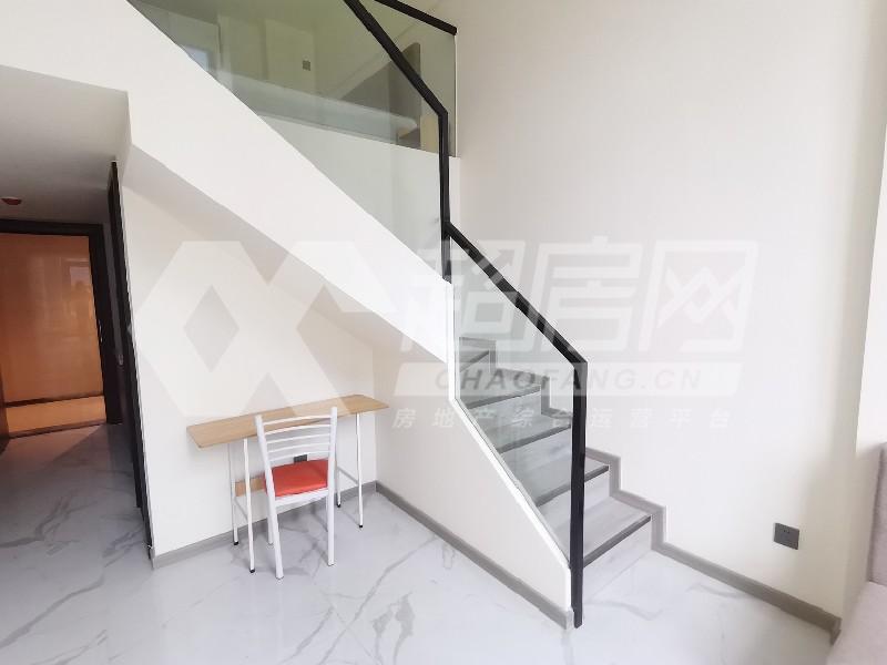 保利中悦公寓出租房书房