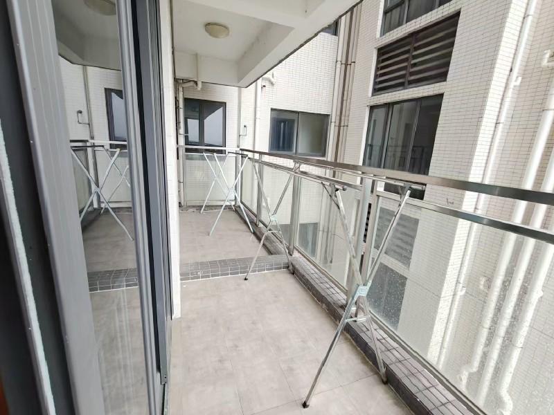 都市经典出租房阳台