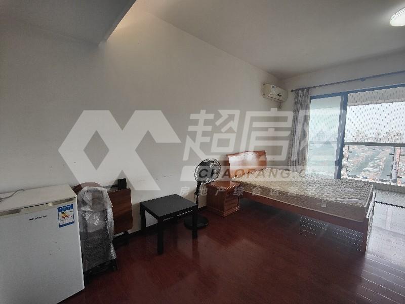 西山上筑出租房客厅