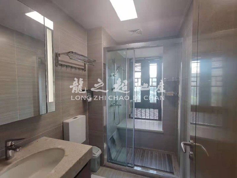 龙光玖龙府出租房厨房及卫生间