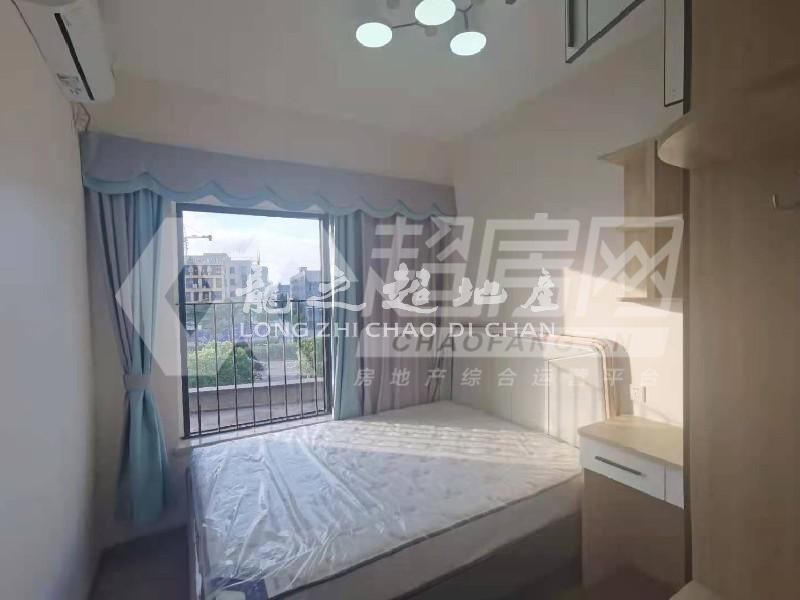 龙光玖龙府出租房卧室