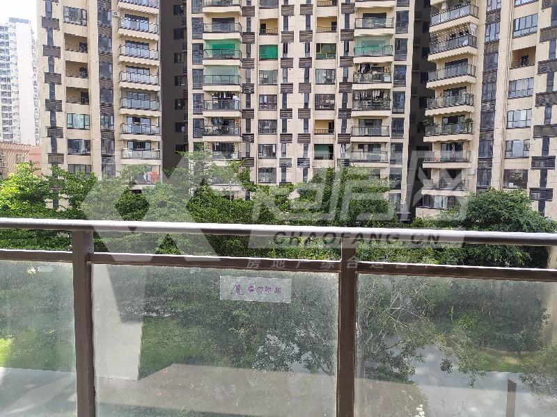 融创臻园出租房阳台
