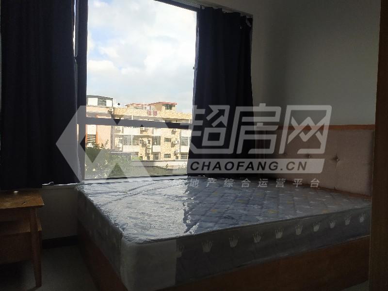 融创臻园出租房卧室