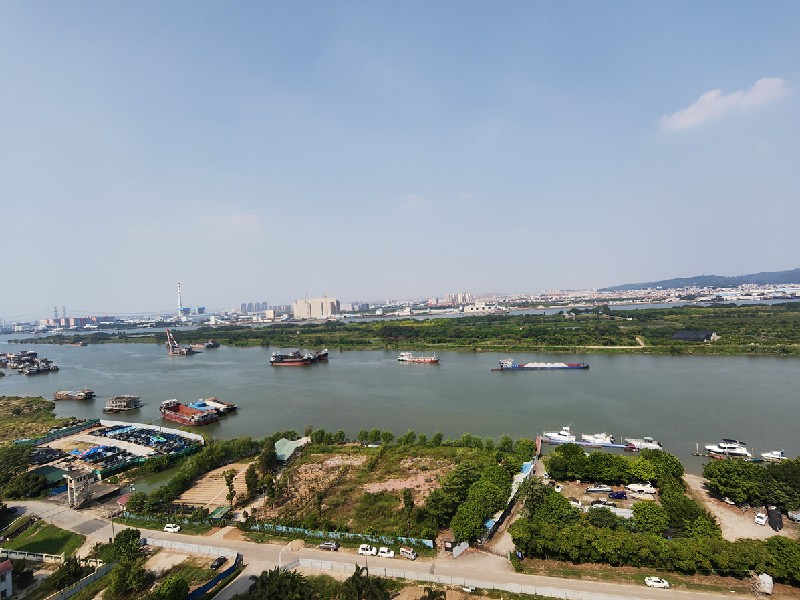 美的御海东郡出租房阳台