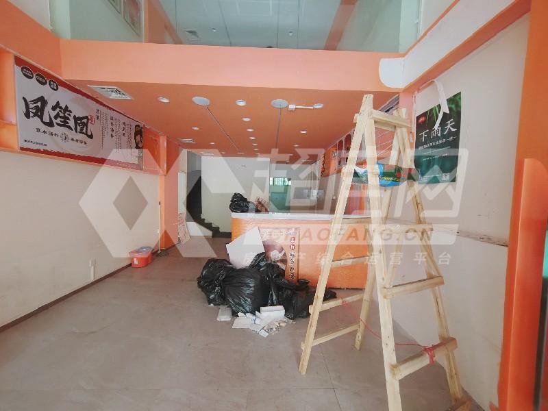 丽星名园出租房客厅