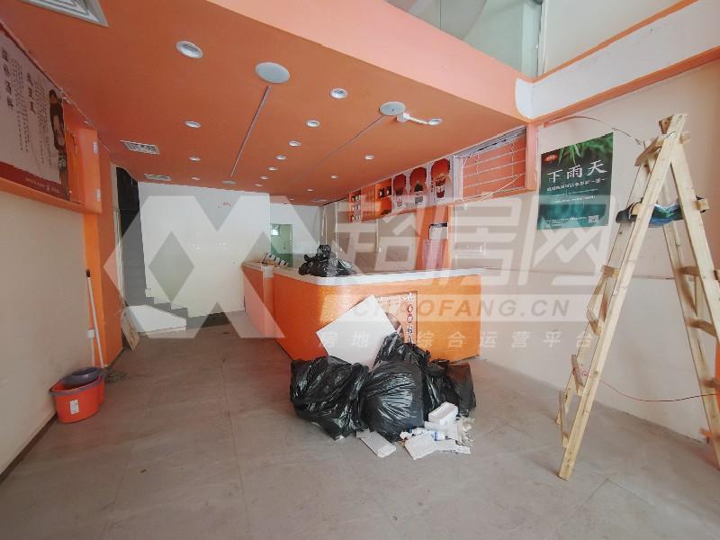 丽星名园出租房客厅