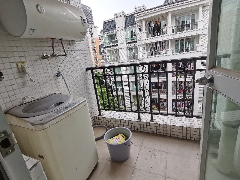 康城尚域出租房厨房及卫生间