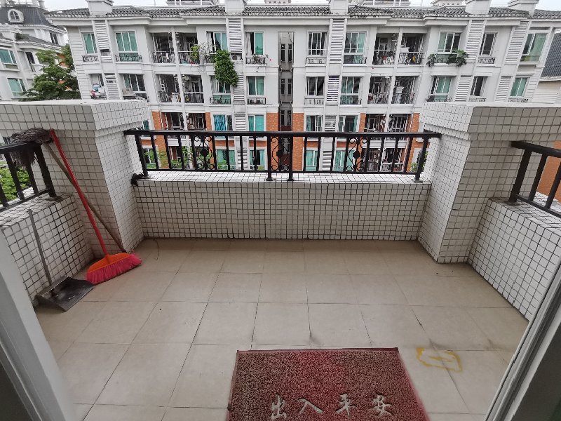 康城尚域出租房书房