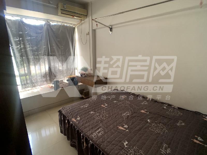 信和豪庭出租房卧室
