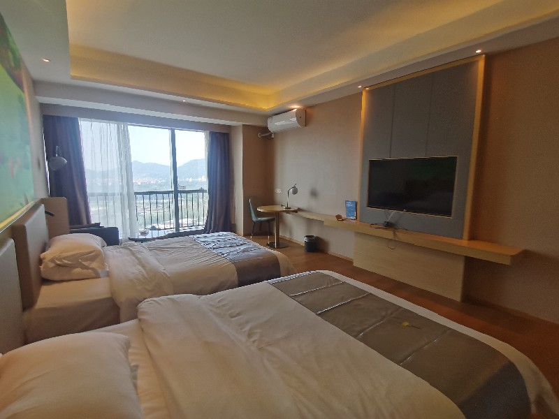 华侨城欢乐海岸广场出租房客厅