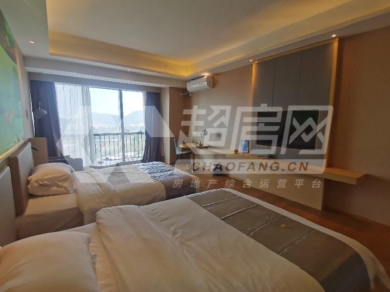 华侨城欢乐海岸广场出租房客厅