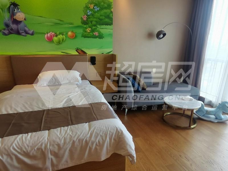 华侨城欢乐海岸广场出租房卧室