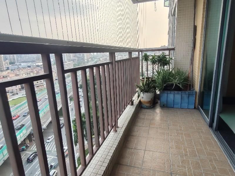 都汇豪庭出租房阳台