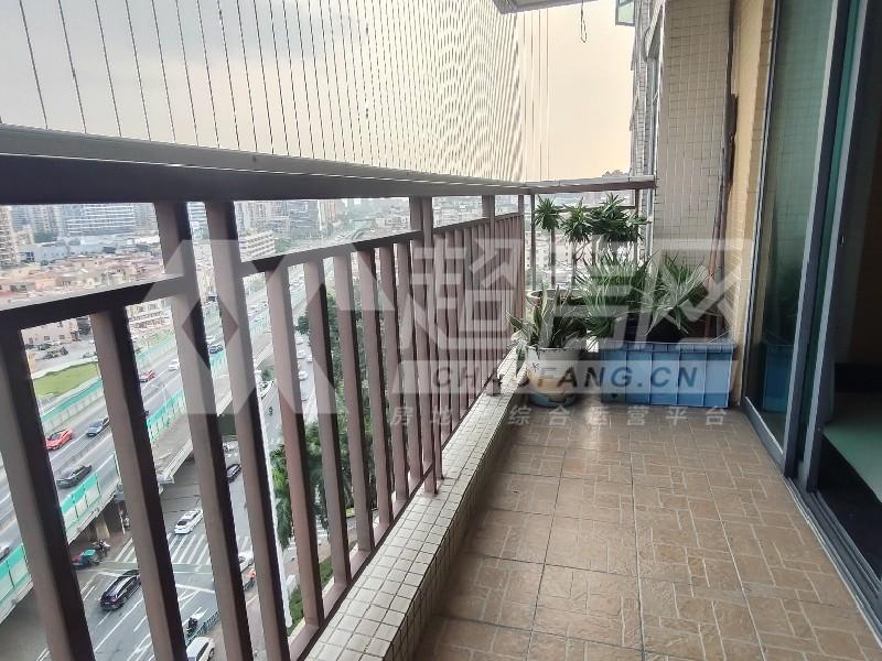 都汇豪庭出租房阳台