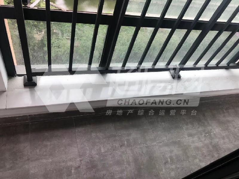 林上湾出租房阳台