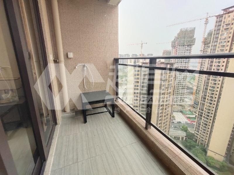 龙光天瀛出租房阳台