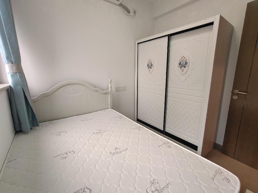 龙光天瀛出租房卧室