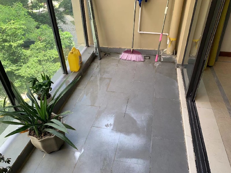 颐安灏景湾出租房阳台