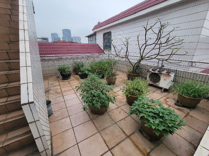 居宁小区出租房露台