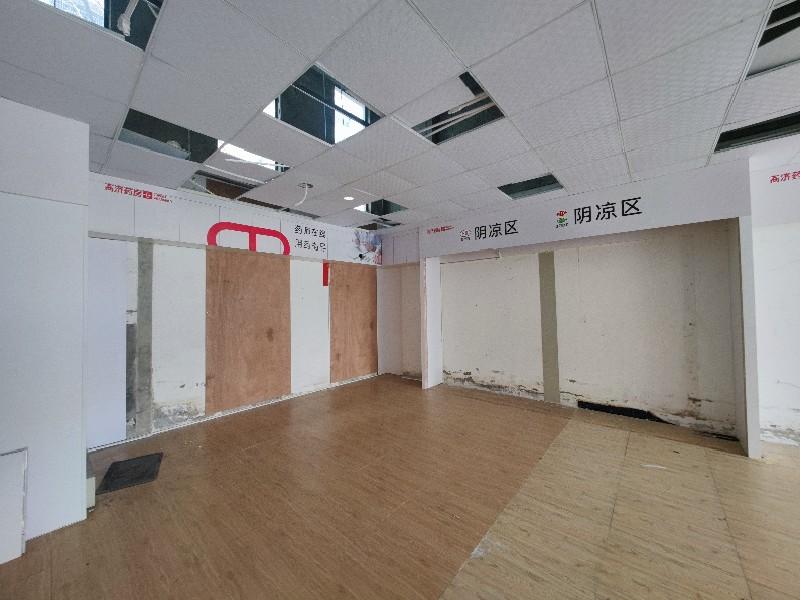 万科沁园出租房卧室