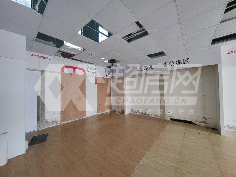 万科沁园出租房卧室