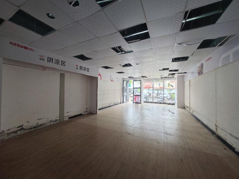 万科沁园出租房卧室