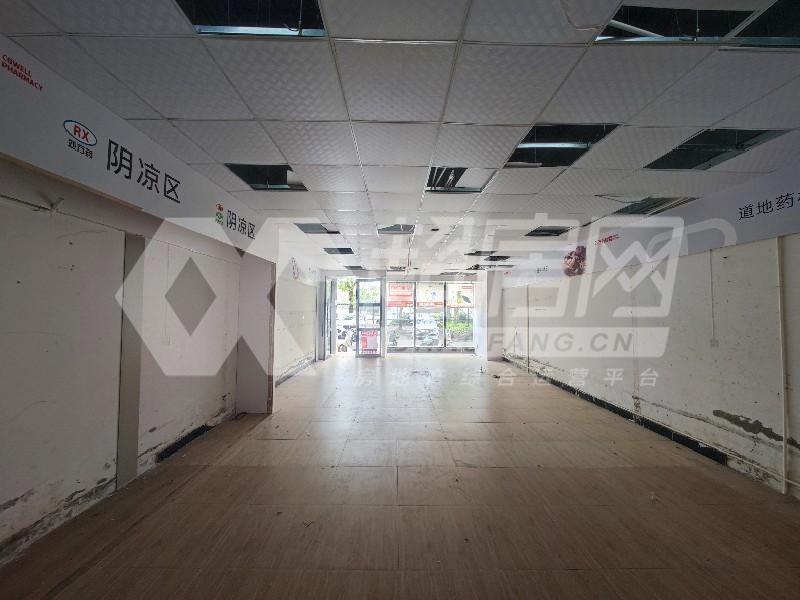 万科沁园出租房卧室