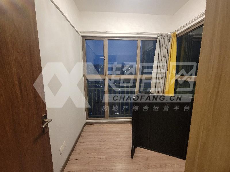 雅居乐英伦首府出租房卧室