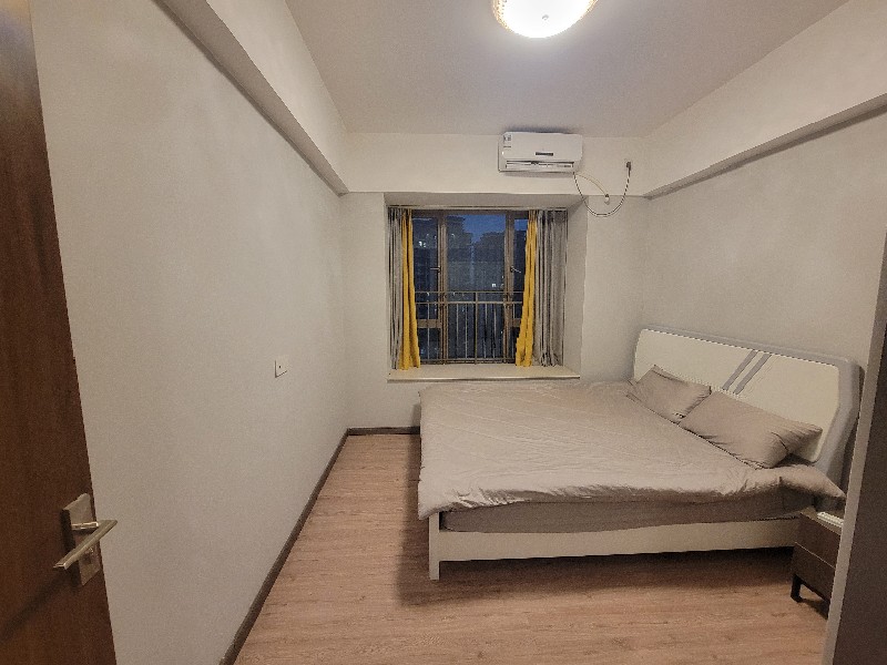 雅居乐英伦首府出租房卧室