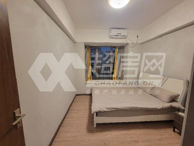 雅居乐英伦首府出租房卧室