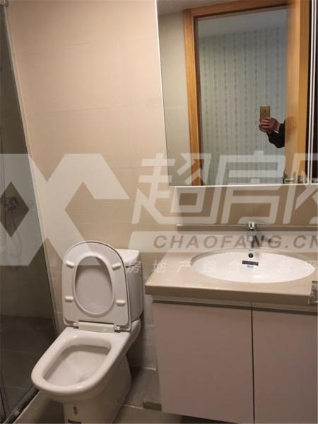 龙光尚街出租房卧室
