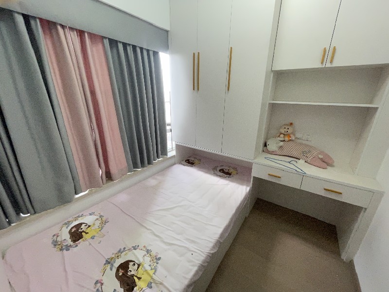 龙光玖龙府出租房卧室