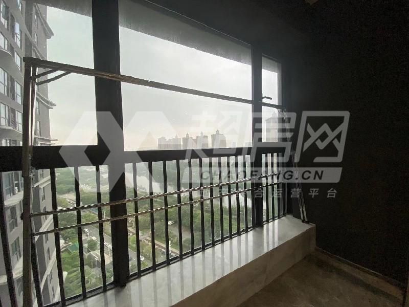 华侨城云尚park出租房阳台