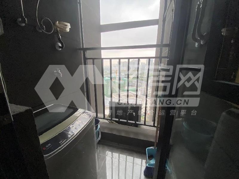 华侨城云尚park出租房阳台