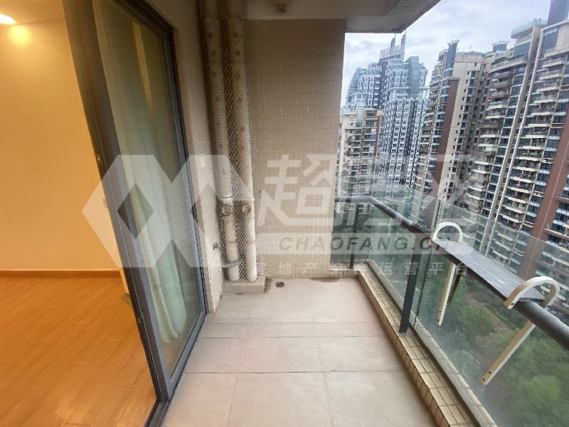 明日华府出租房阳台