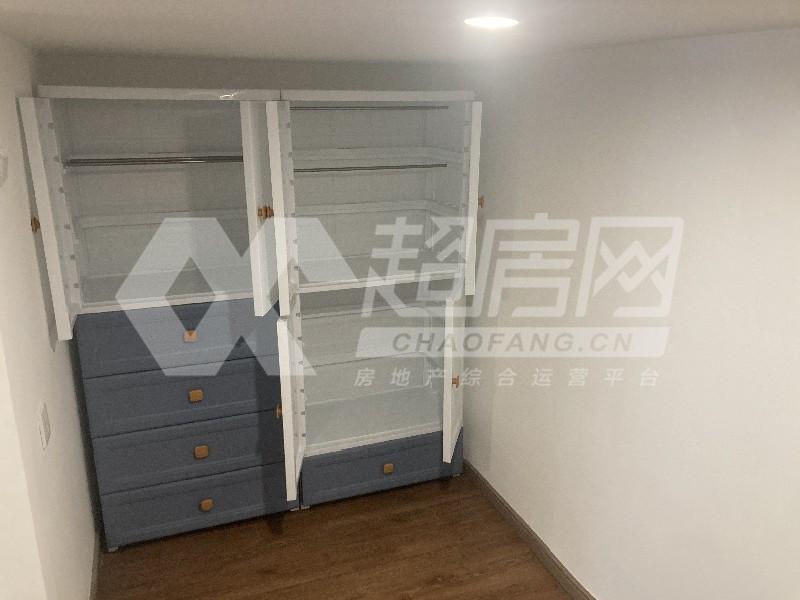 云谷广场（商住楼）出租房书房