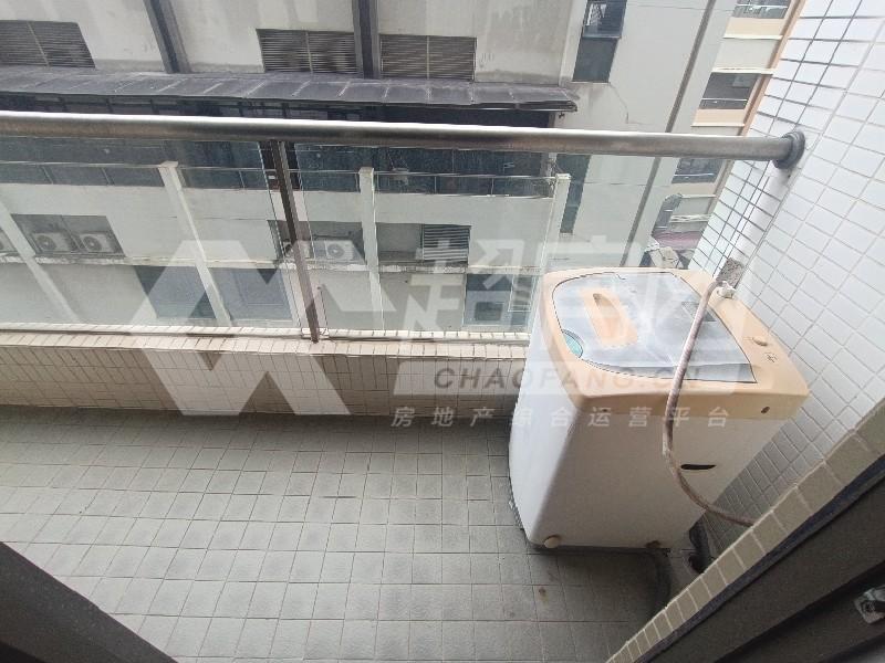 嘉仑台出租房阳台