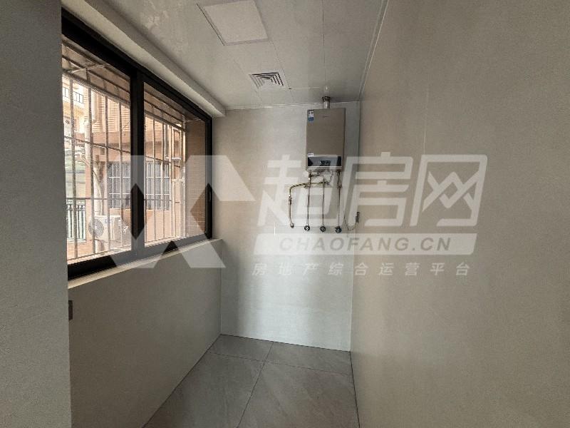 名铸家园出租房阳台