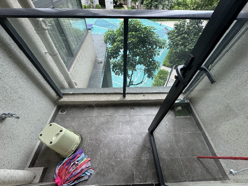 新希望锦官半岛出租房阳台