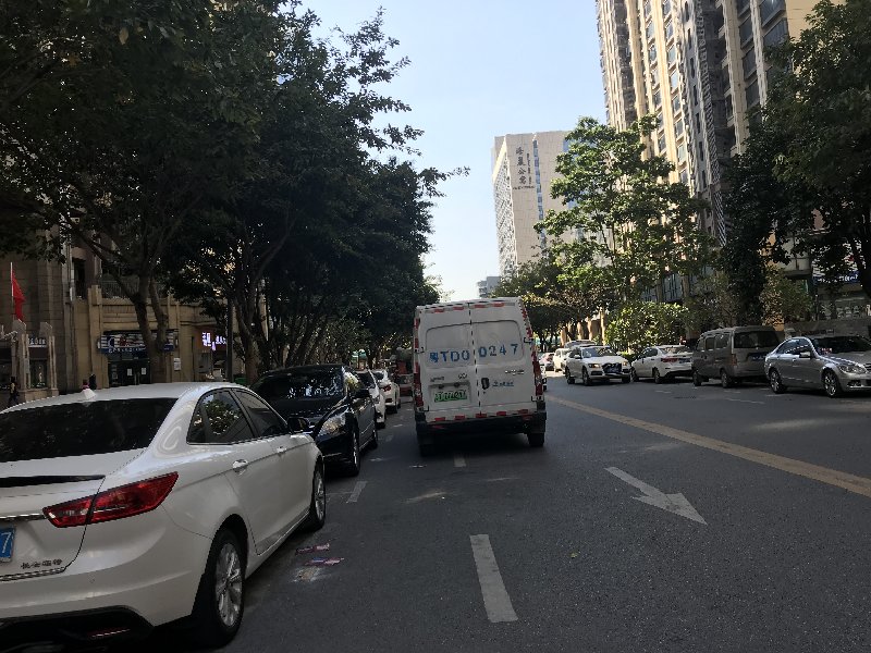 保利中宇花园出租房客厅
